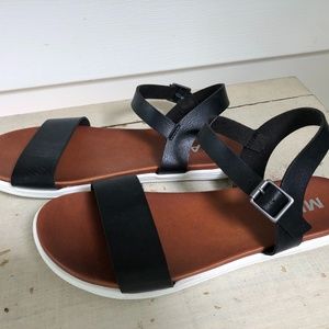 NEW MIA sandals